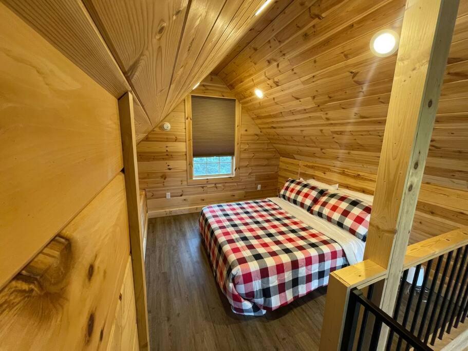 Cozy 1 Bedroom Cabin In The Heart Of Jonesborough Bagian luar foto