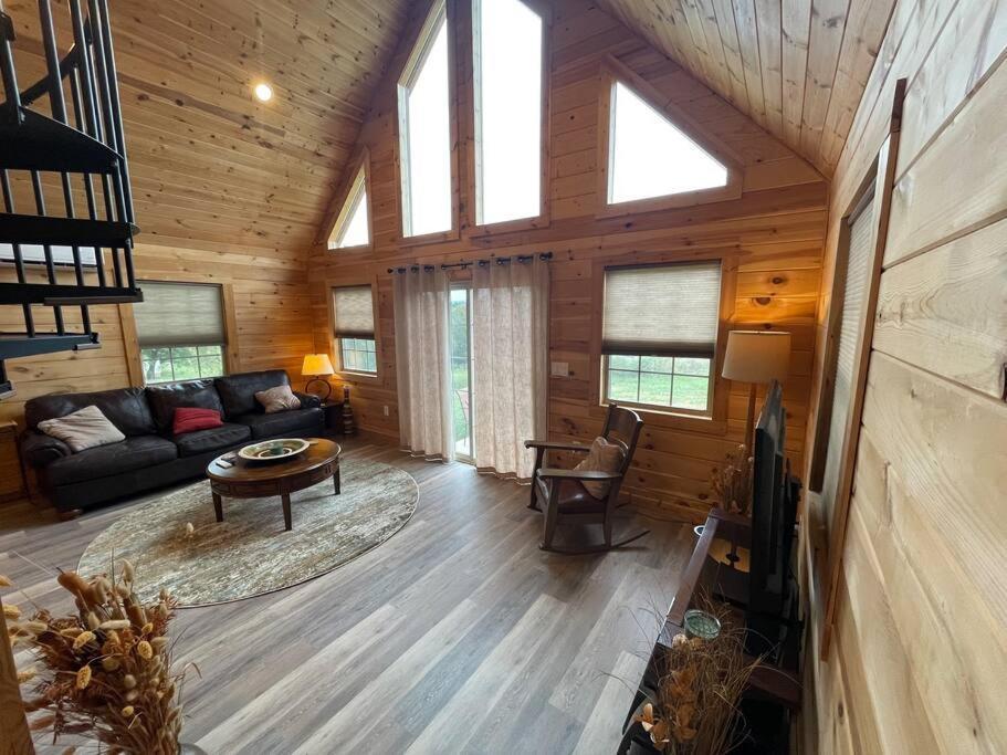 Cozy 1 Bedroom Cabin In The Heart Of Jonesborough Bagian luar foto