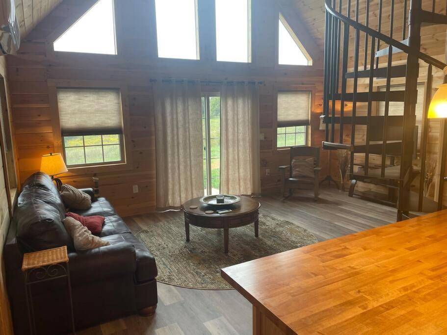 Cozy 1 Bedroom Cabin In The Heart Of Jonesborough Bagian luar foto