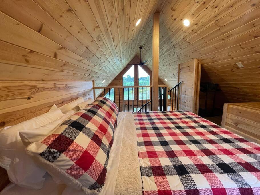 Cozy 1 Bedroom Cabin In The Heart Of Jonesborough Bagian luar foto
