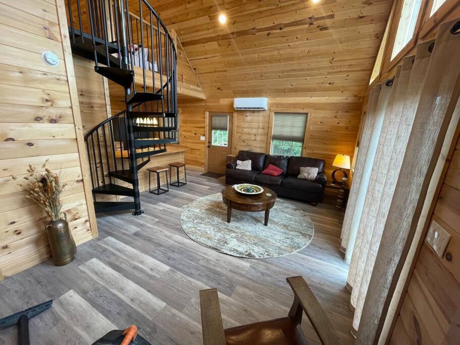 Cozy 1 Bedroom Cabin In The Heart Of Jonesborough Bagian luar foto
