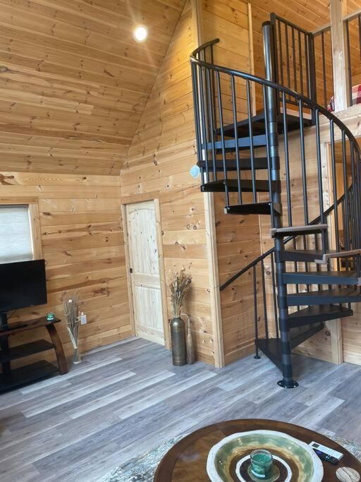 Cozy 1 Bedroom Cabin In The Heart Of Jonesborough Bagian luar foto